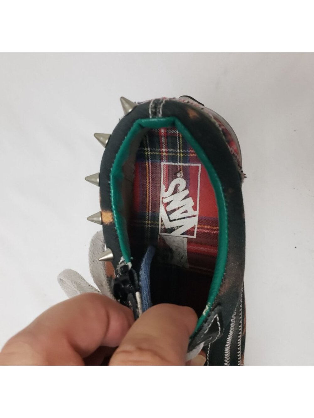 Vans Leather Metal Spiked Low Top Lace Up Sneakers Black/Red Plaid RARE - Picture 14 of 15